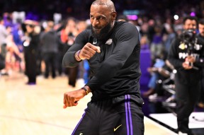 爱游戏-国际比赛日体能课后，洛杉矶湖人官宣签约备战CBA常规赛，态度坚定，赛季目标并未改变的简单介绍